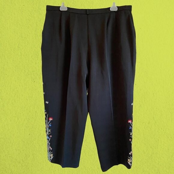 90s vintage black high waisted capri pants with embroidered butterflies - Picture 4 of 10